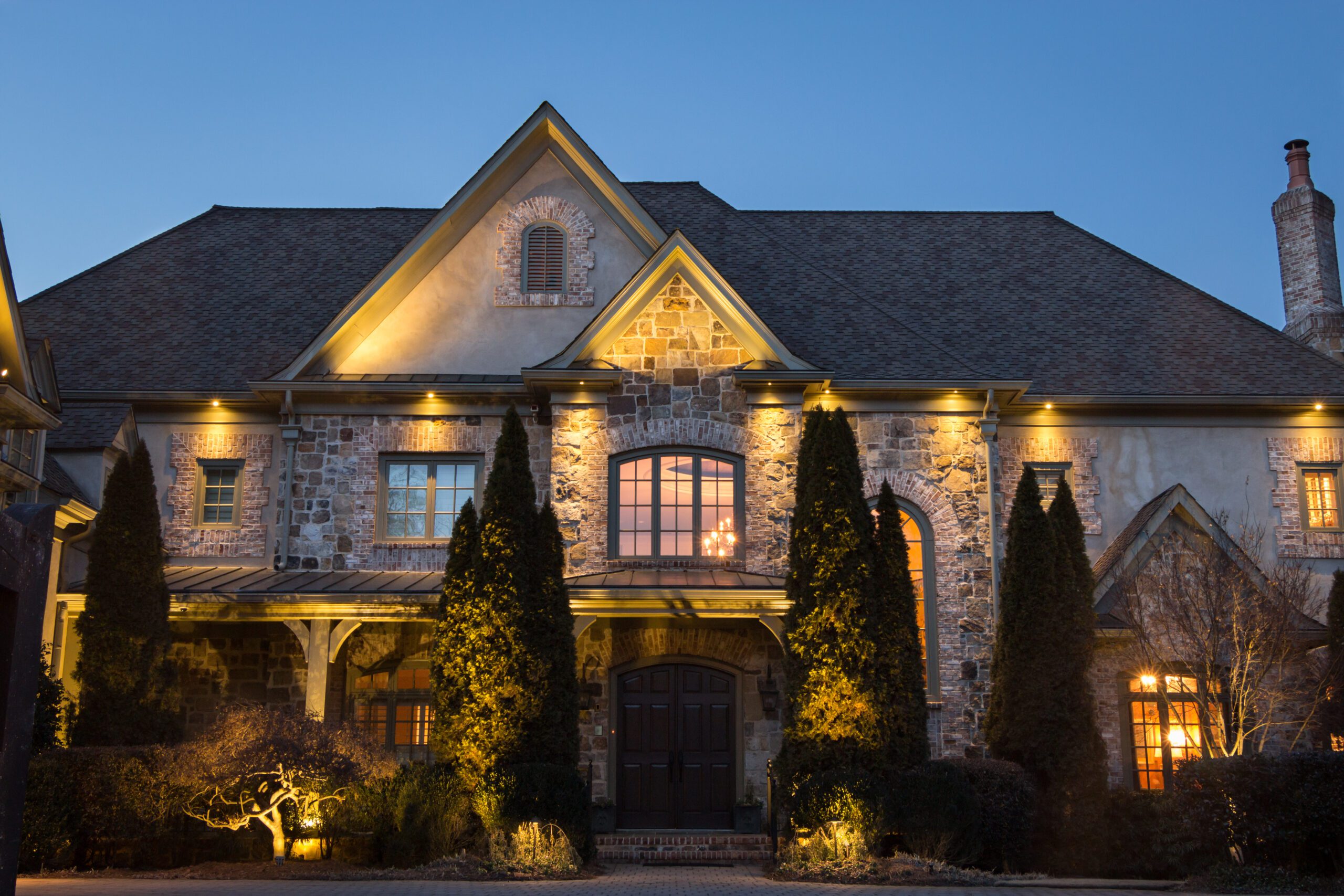 Exterior Lighting for Residential Homes: How to Choose the Perfect Setup