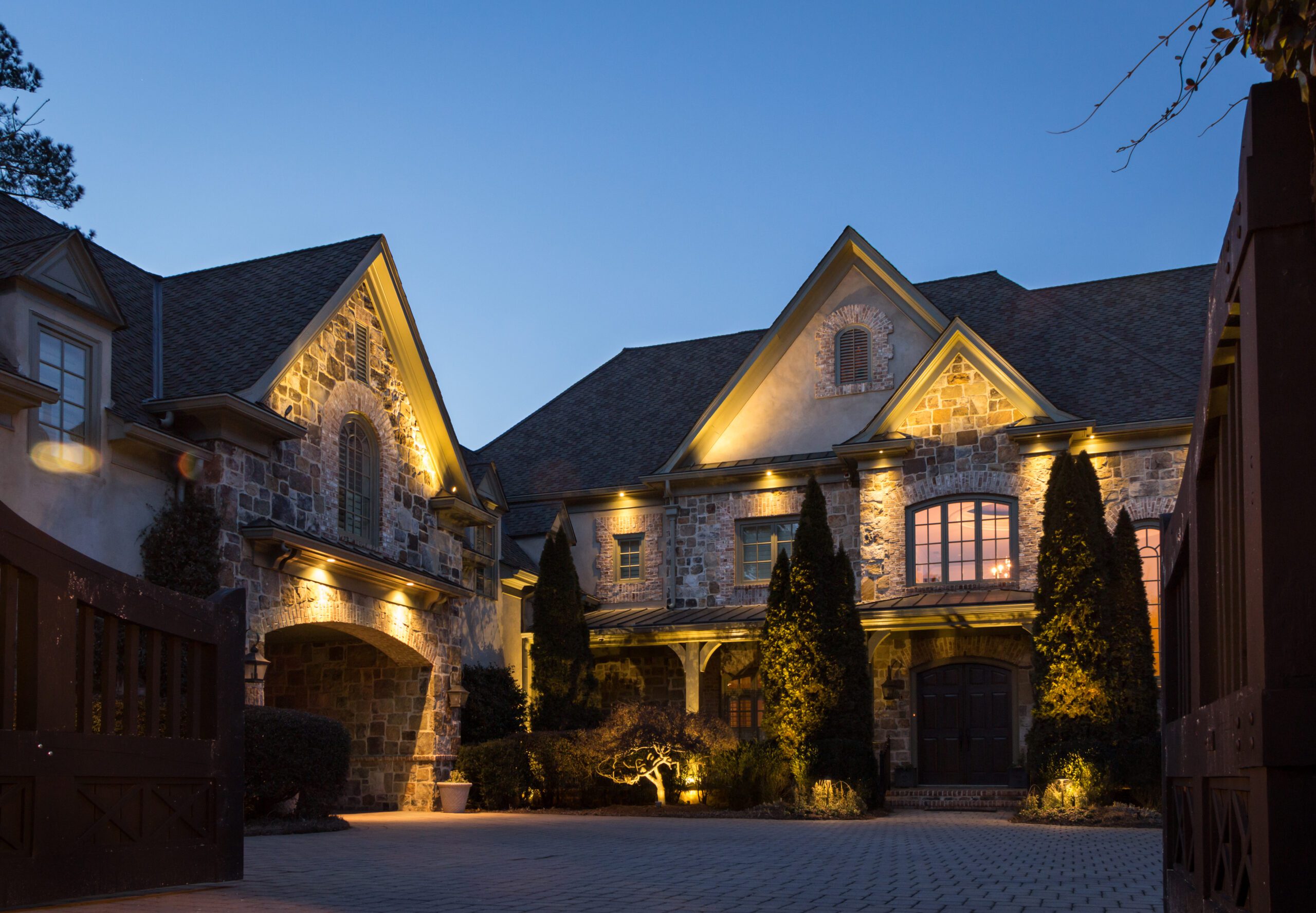 How to Use Exterior Accent Lighting to Highlight Your Home’s Best Features