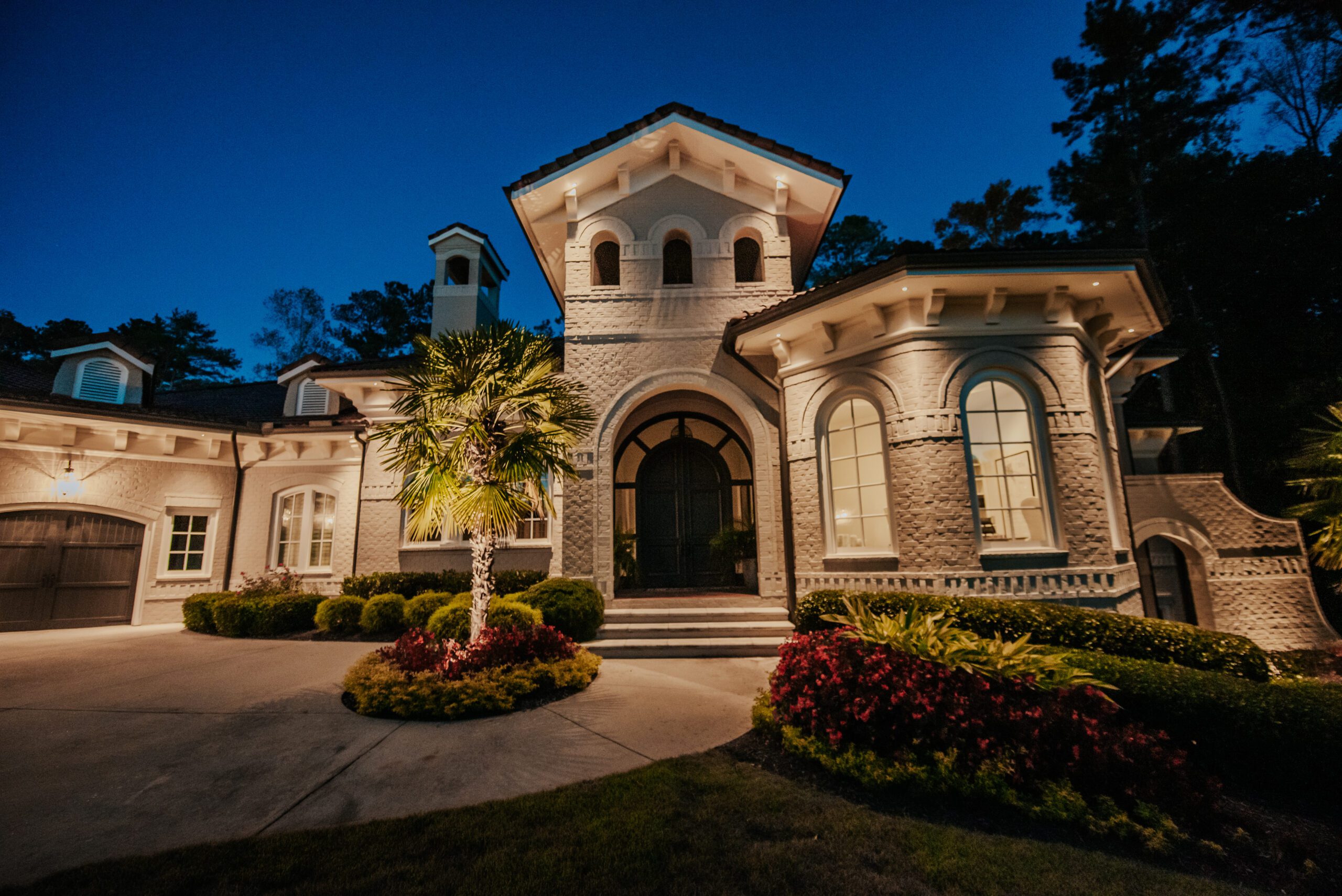 How to Highlight Architectural Features with Exterior Lighting