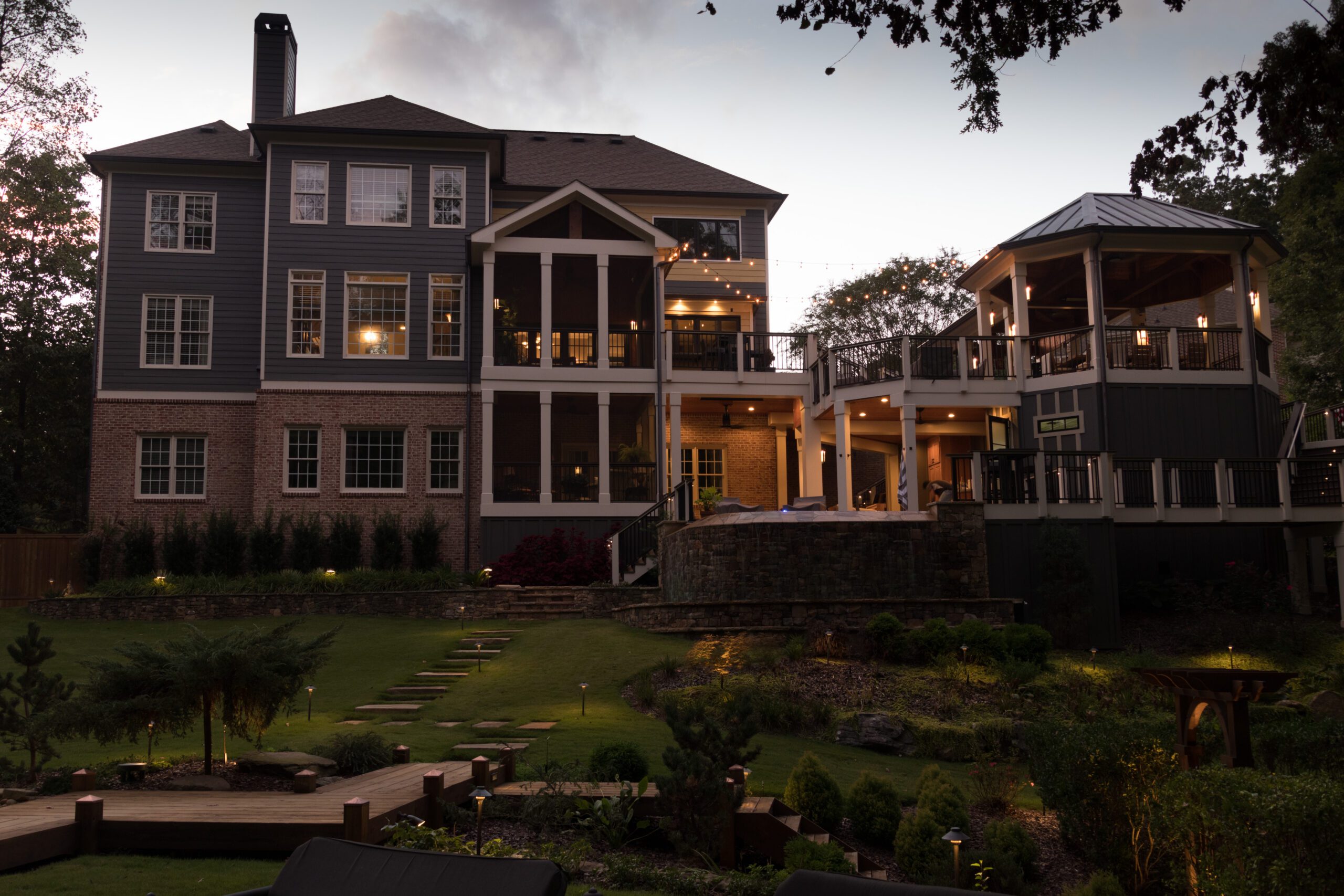 7 Lighting Trends That Are Redefining Outdoor Spaces