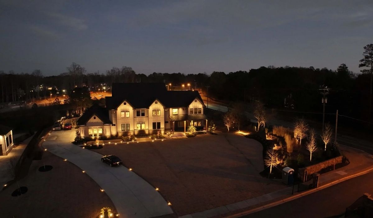 Custom Outdoor Lighting Solutions for Homes, Offices, and Holidays