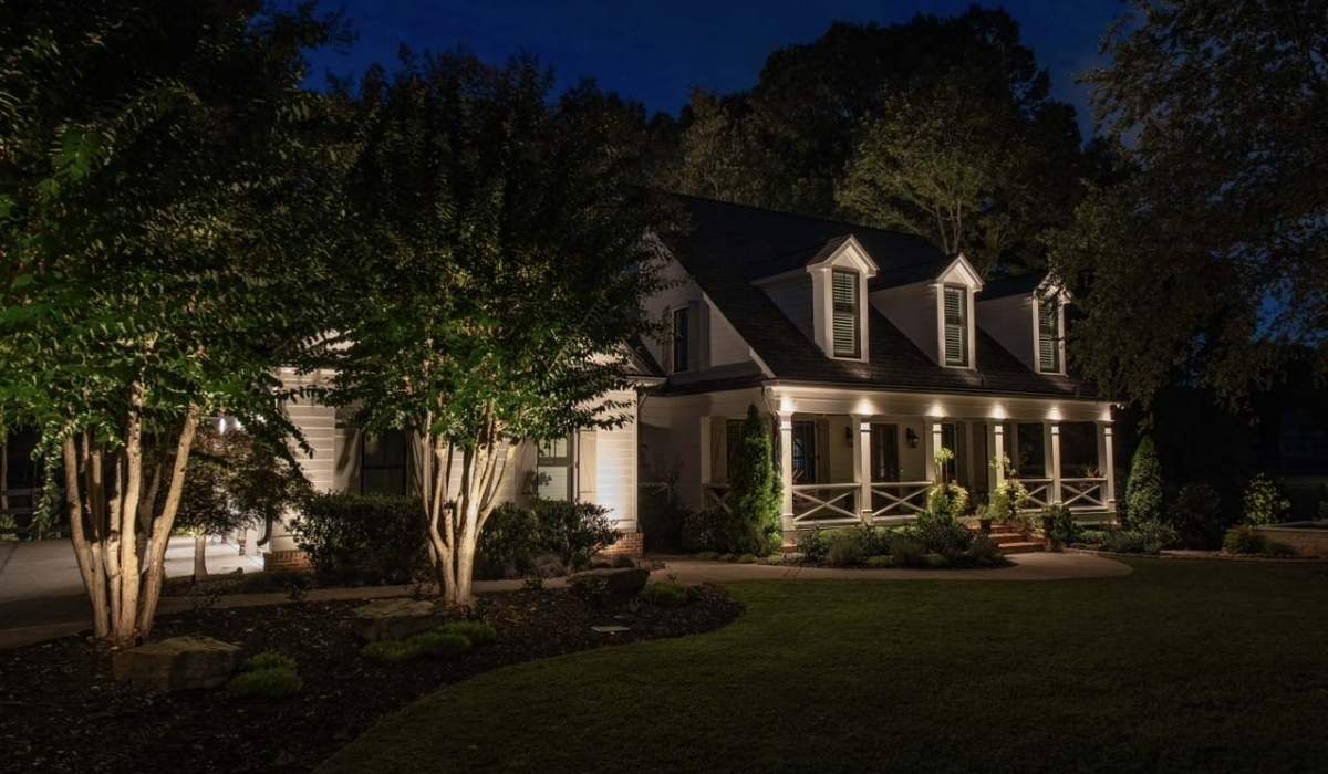 What’s the Difference Between Outdoor Accent and Security Lighting?